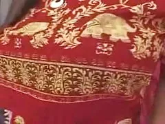 Sexy თოჯინა იღებს დაინტერესებული, რათა მას პერსონალის მისი shaved vag მისი dick