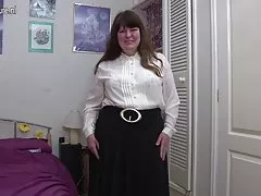 სოლო MilF გამოაშკარავებას მისი tits საჯარო